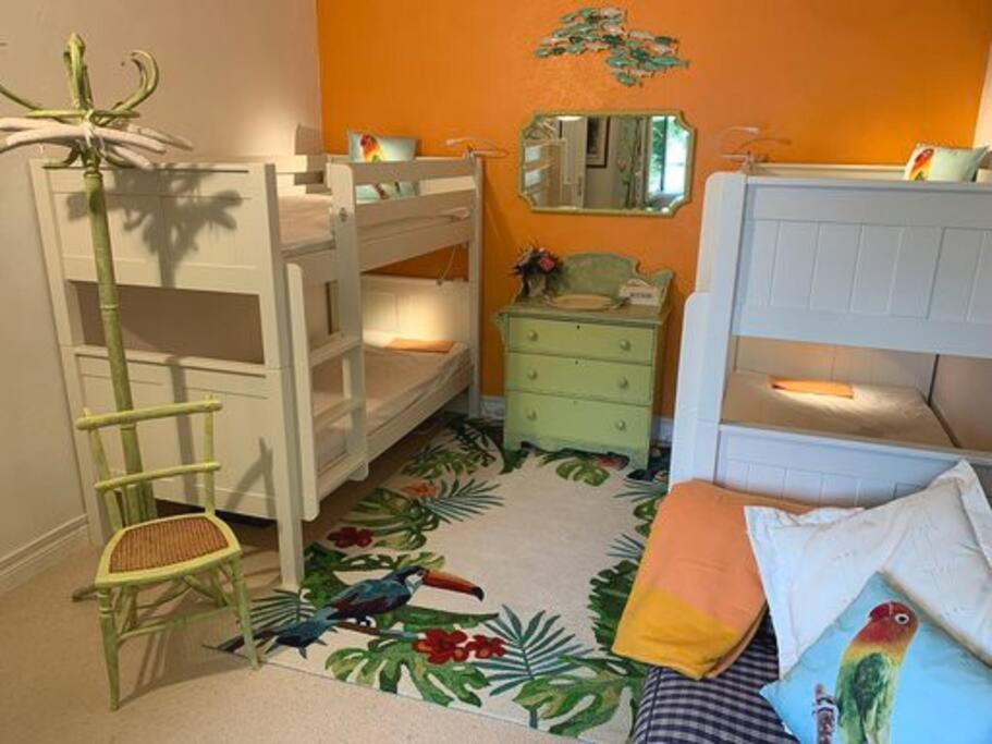 Gite 2-4 Couchages Situe Dans Un Magnifique Jardin Saint-Vivien  Экстерьер фото
