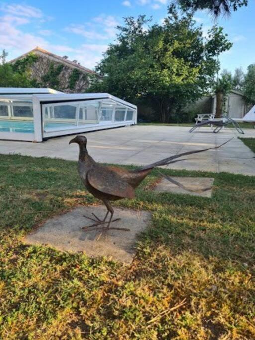 Gite 2-4 Couchages Situe Dans Un Magnifique Jardin Saint-Vivien  Экстерьер фото